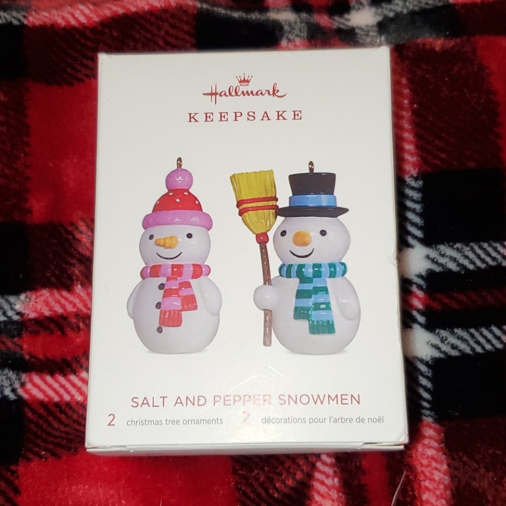 Hallmark keepsake salt and pepper snowmen